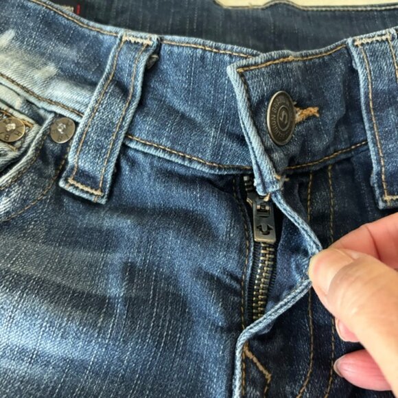 True Religion Ricky Relaxed Straight Distressed Shorts, size 28 - Picture 9 of 16